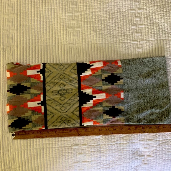 Mixed geometric carpet patterned loop scarf - Picture 6 of 8